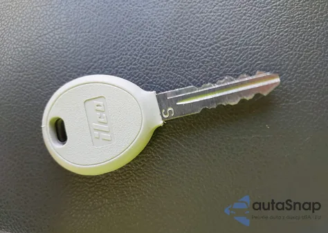 2013 Chrysler 200 Touring z USA, uszkodzony, nr VIN 1C3CCBBB8DN736857